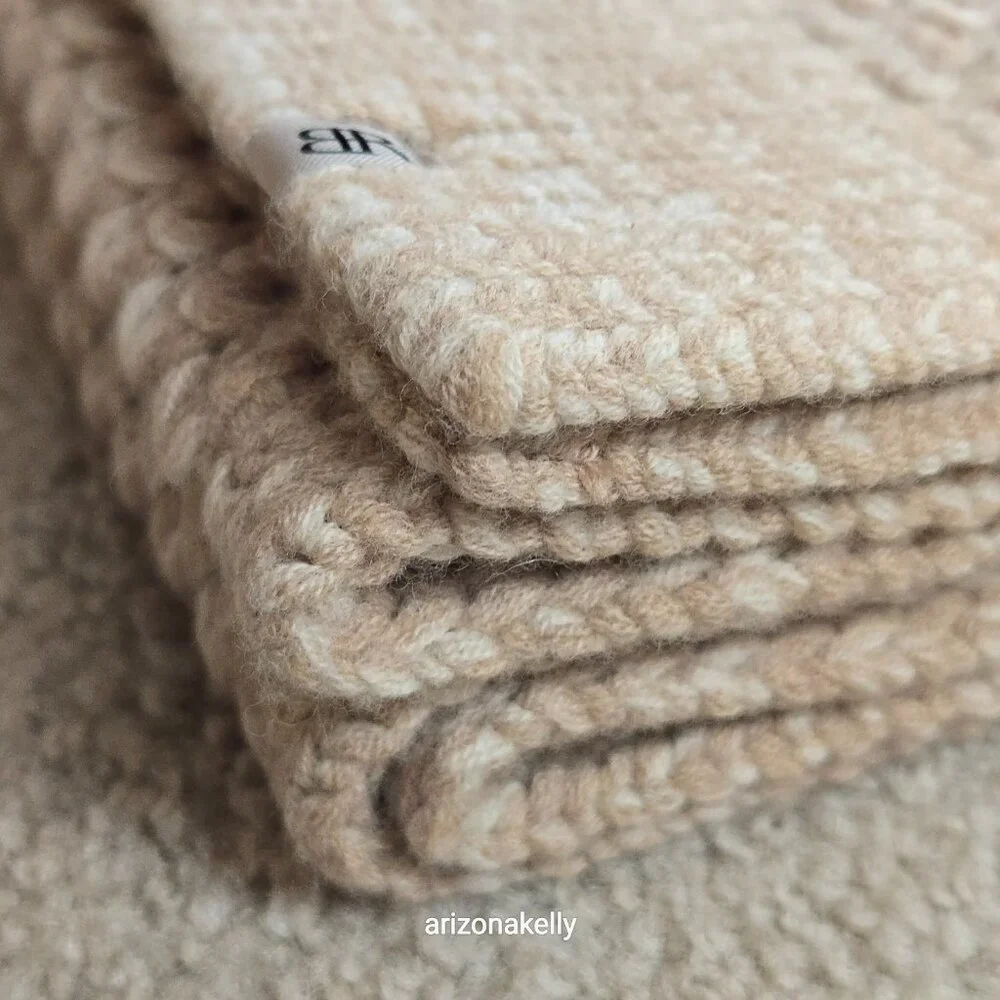 NWOT Banana Republic Merino Popcorn Stitch Scarf in Taupe CHUNKY!